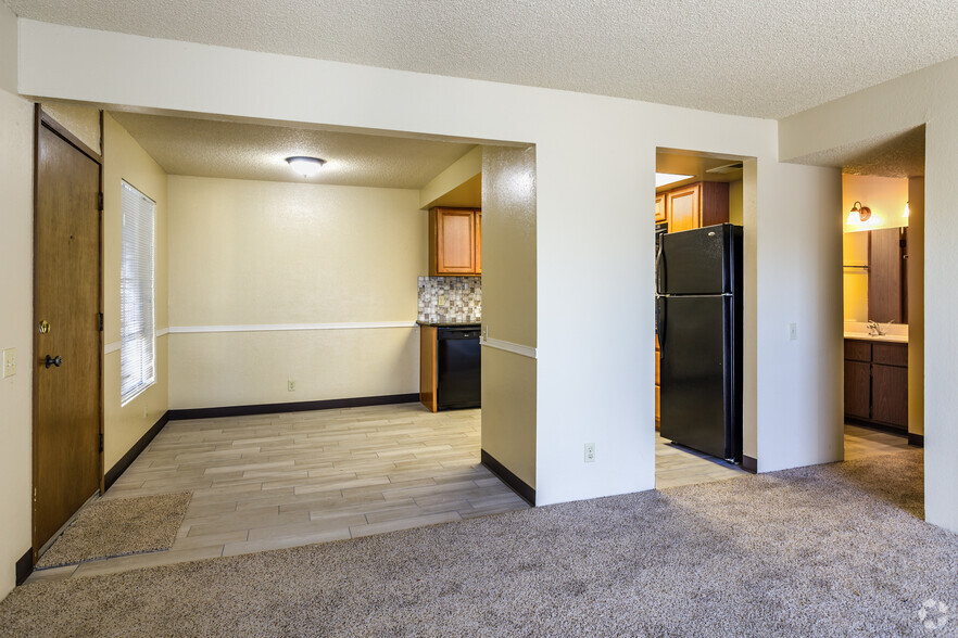 2BR, 2BA - 980SF P - Westwood Sierra Apartments