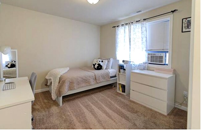 3rd bedroom - 9270 SE Caruthers St