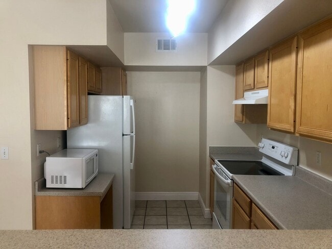 Building Photo - 2/2 with beautiful water views available n...