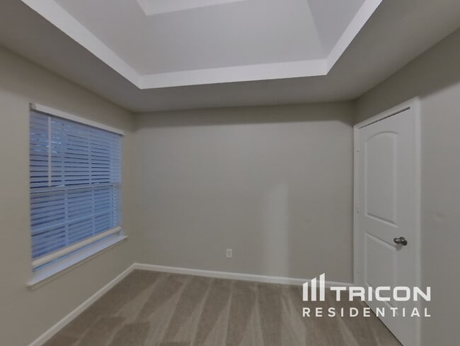 Building Photo - 5570 Hosea Ct