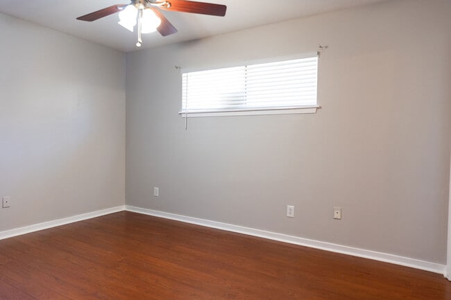 Building Photo - 2558 Crestleigh Mnr