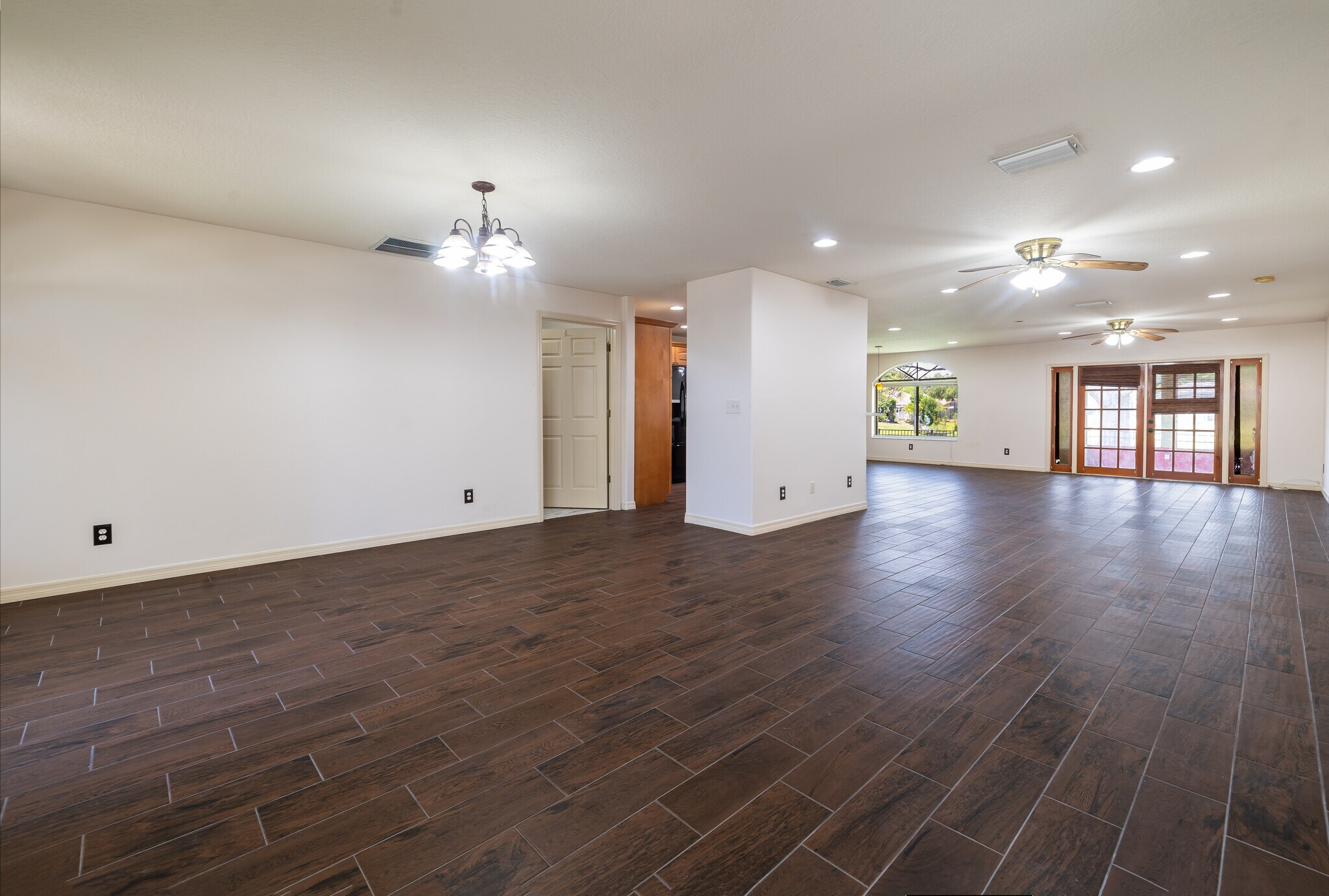 Building Photo - 871 Brookview Ln