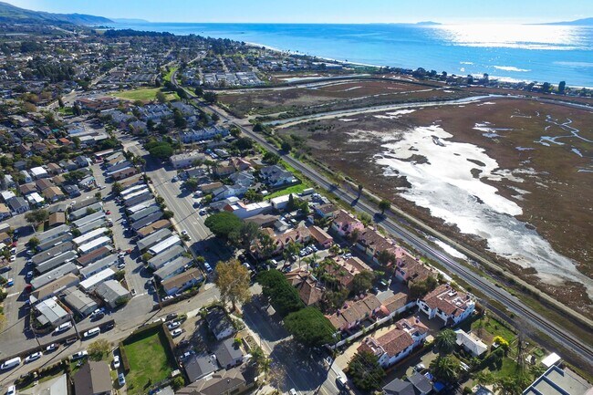 Building Photo - 4285 Carpinteria Ave