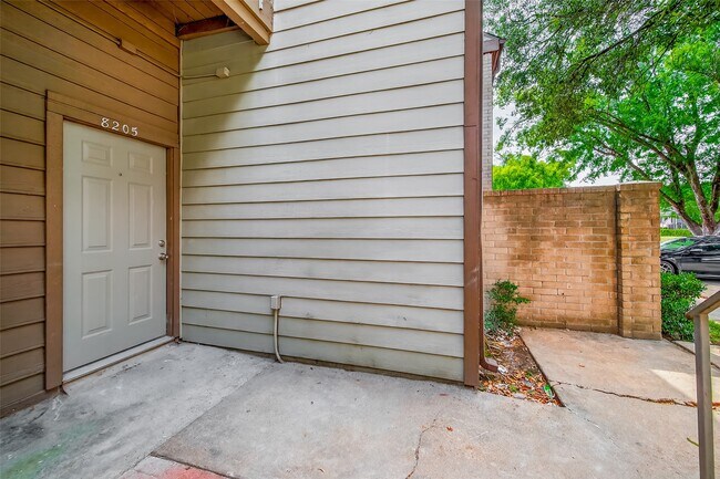 Building Photo - 8205 Sands Point Dr