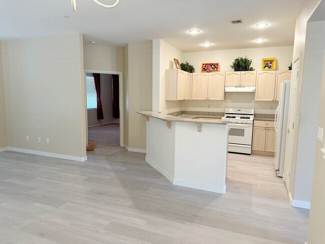 Building Photo - 204 Crooked Tree Dr