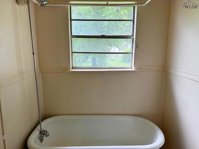 Building Photo - 2003 Wilson Ave