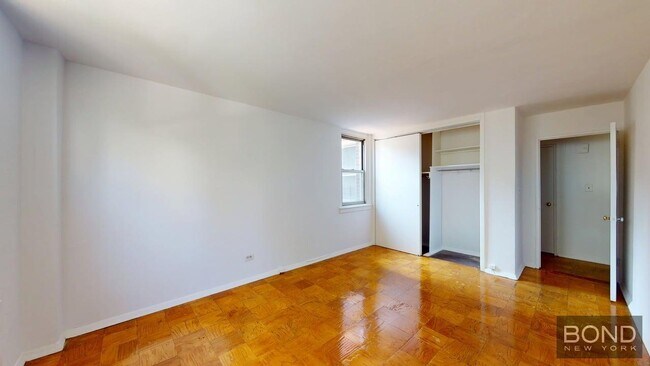 Building Photo - 240 E 35th St