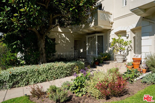 Building Photo - 6065 Scenic Ave