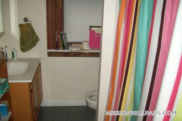 Building Photo - 174 St Alphonsus St