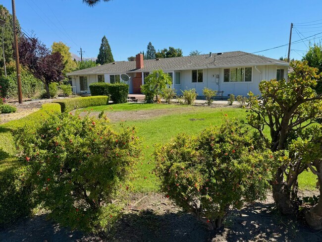 Building Photo - $4390 -- BEAUTIFUL 3BED HOME IN MISSION VA...
