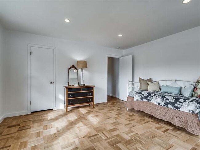 Building Photo - 2708 NW 34th St