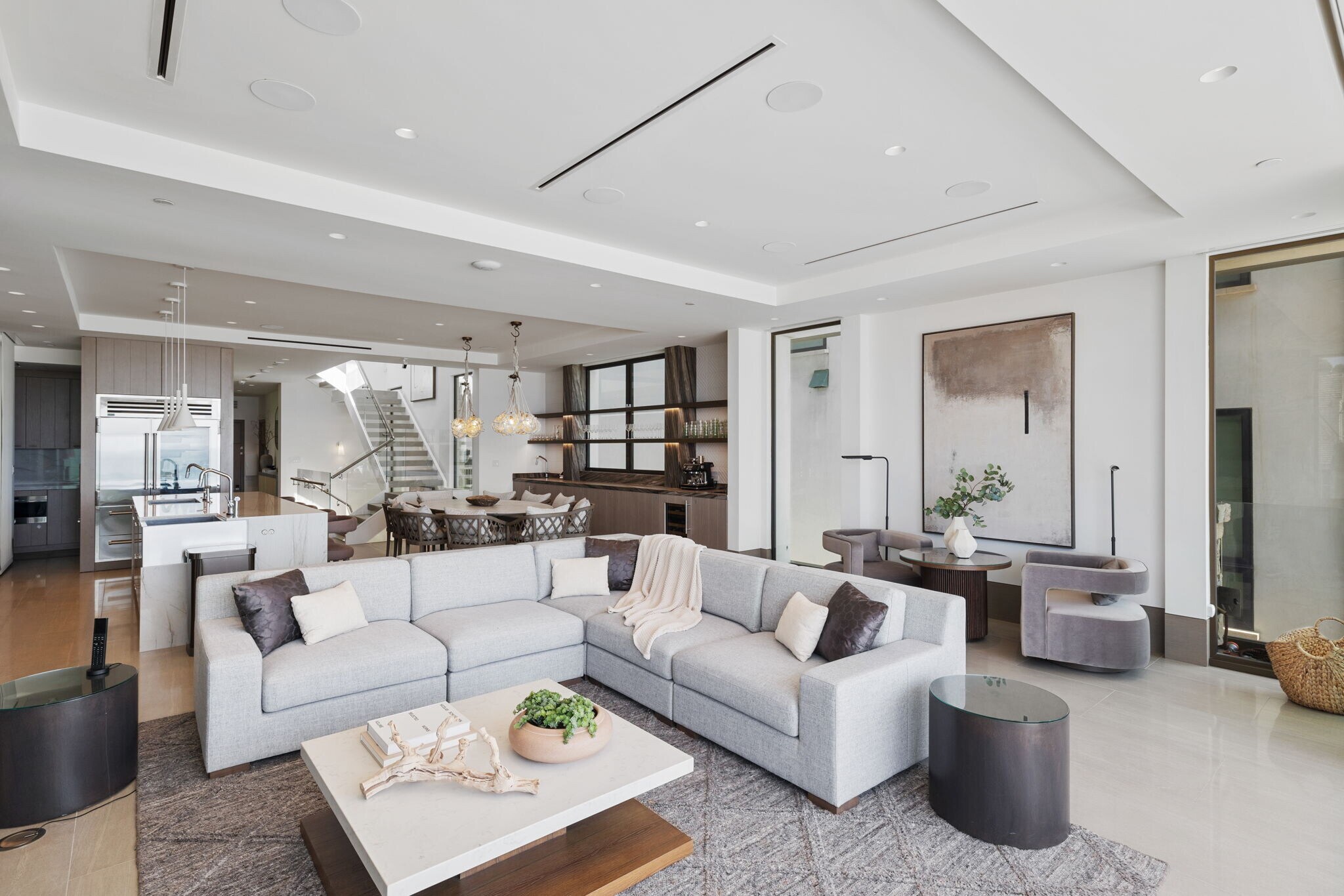 Building Photo - 716 The Strand