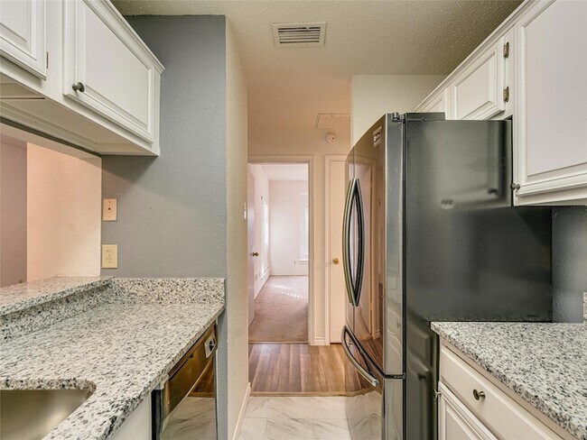 Building Photo - 3607L W Northgate Dr