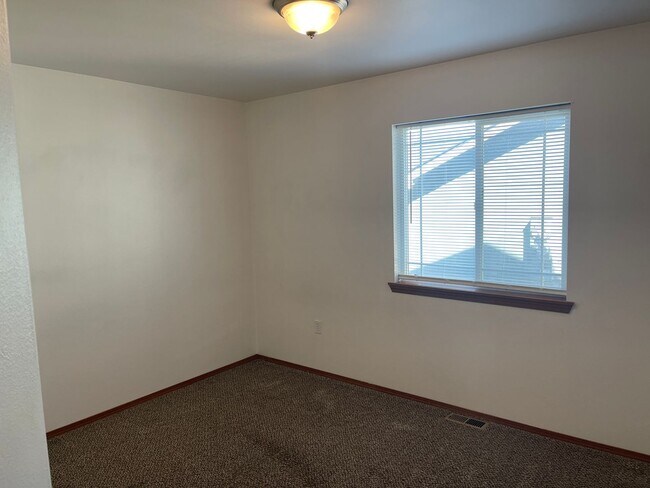 Building Photo - 1013 N Pierce Dr