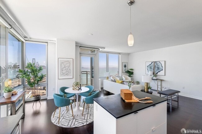 Building Photo - 501 Beale St