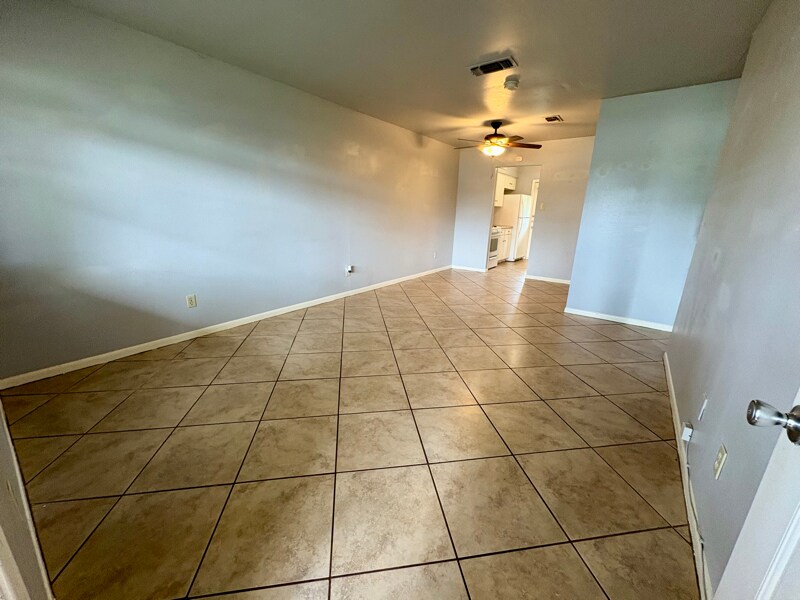 Building Photo - 326 Briarwood Dr
