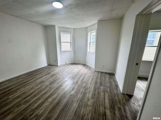 Building Photo - 2709 6th Ave