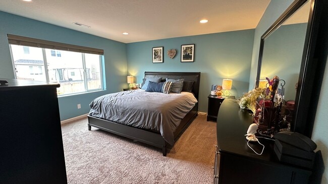 Building Photo - Gorgeous Corner lot 4 bed home! Happy Vall...