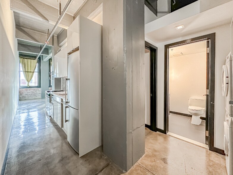 Building Photo - 1701 Tulip St