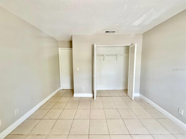 Building Photo - 7156 E Bank Dr