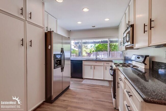 Building Photo - Stunningly Updated 3Bdm 2Ba Home Nearby Lake Murray!