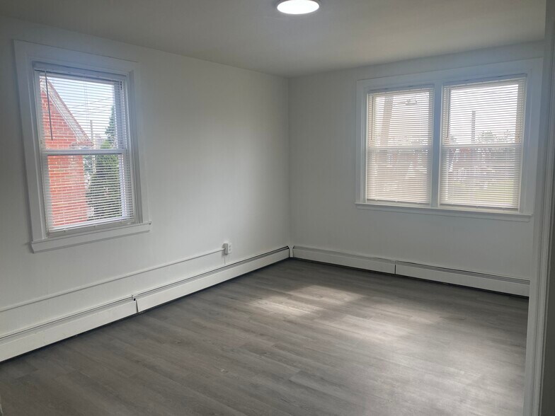 Building Photo - 1615 E Gowen Ave