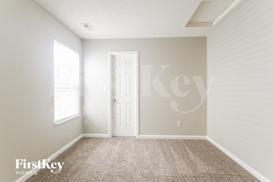 Building Photo - 8051 Little River Ln