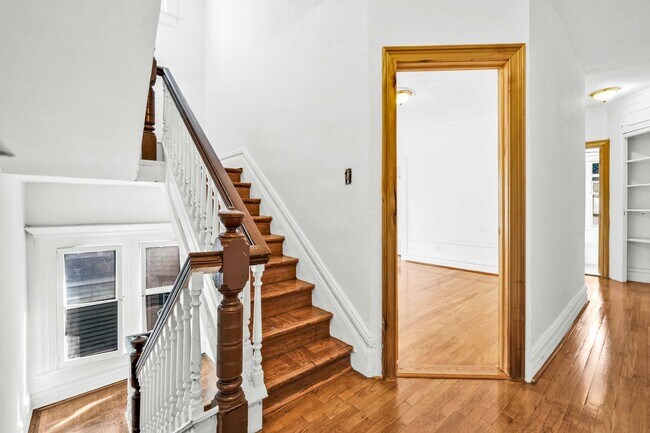 Building Photo - 1200 Beverley Rd