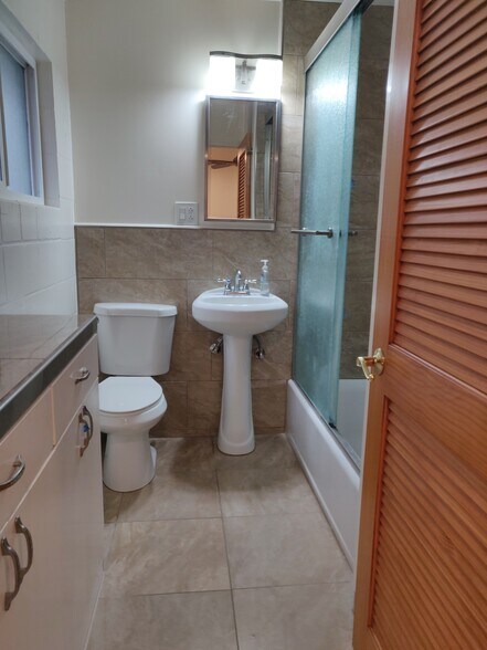 Building Photo - 1130 Olive St