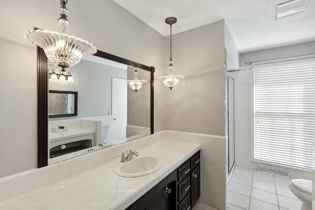 Building Photo - 220 Bartonwood Dr