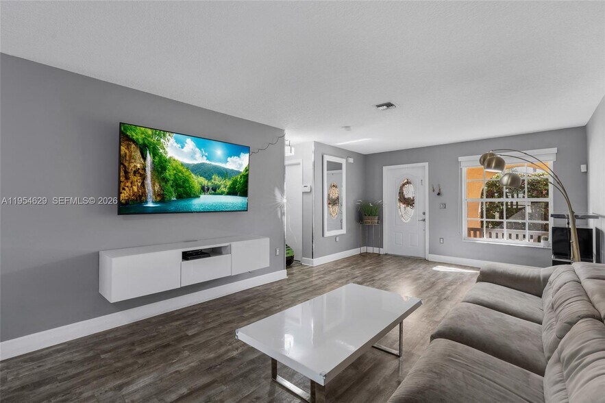 Building Photo - 4055 Eastridge Dr