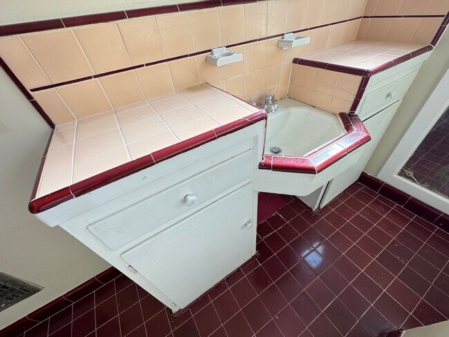 Building Photo - 9217 Alcott St