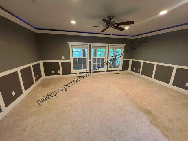 Building Photo - 4 Bed/2 Bath Home in Village Green