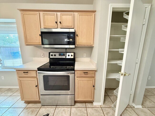 Building Photo - Charming 4-bed/2-bath in Bullard’s Legacy Estates!