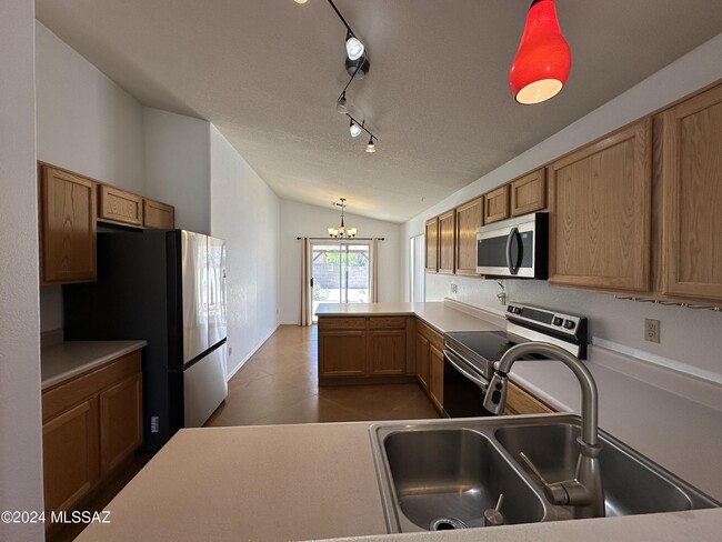 Building Photo - 8673 S Desert Dove Dr
