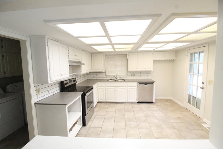 Building Photo - 2436 Huntleigh Dr