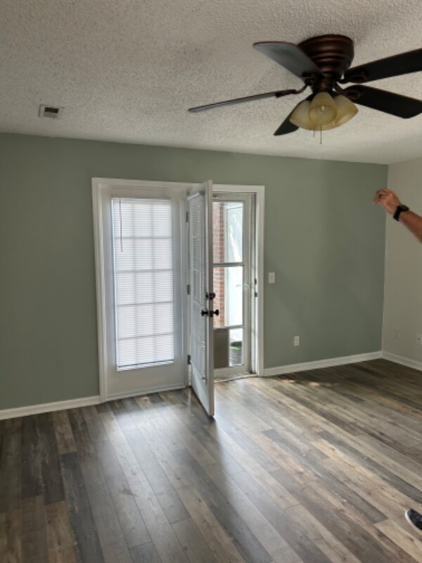 Building Photo - 5050 Lamppost Cir