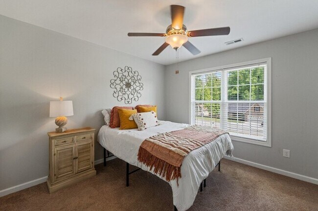 Building Photo - 155 Rose Brier Lane.