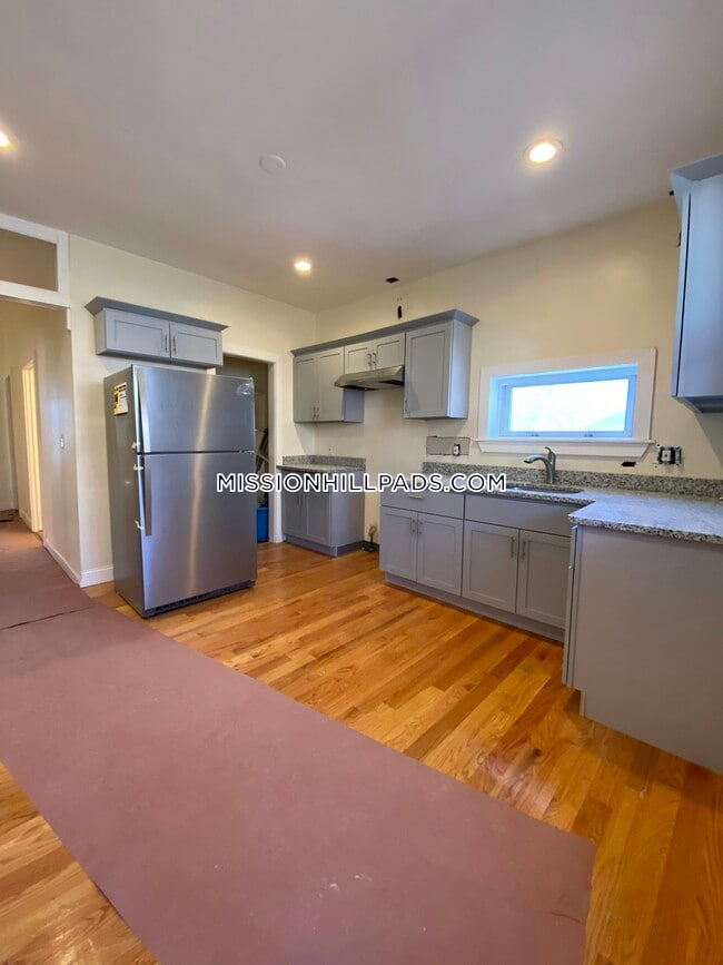 Building Photo - 55 Lawn St