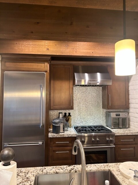 Building Photo - 120 Country Club Dr