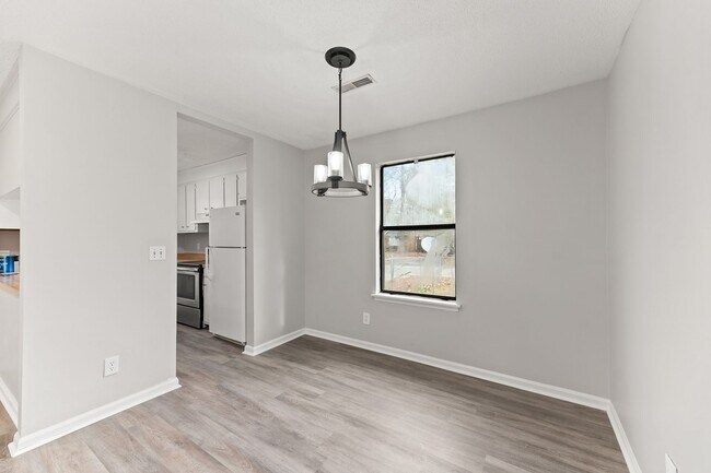 Building Photo - 165 Hummingbird Ave