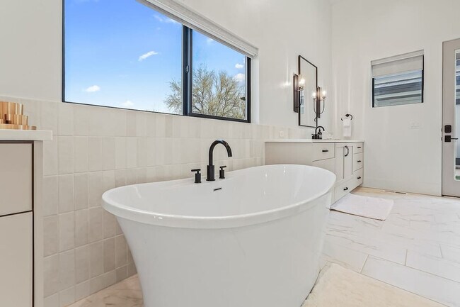 Building Photo - 12401 Rivendell Ct