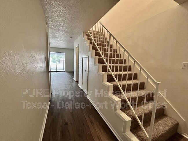 Building Photo - 1126 Highbush Dr