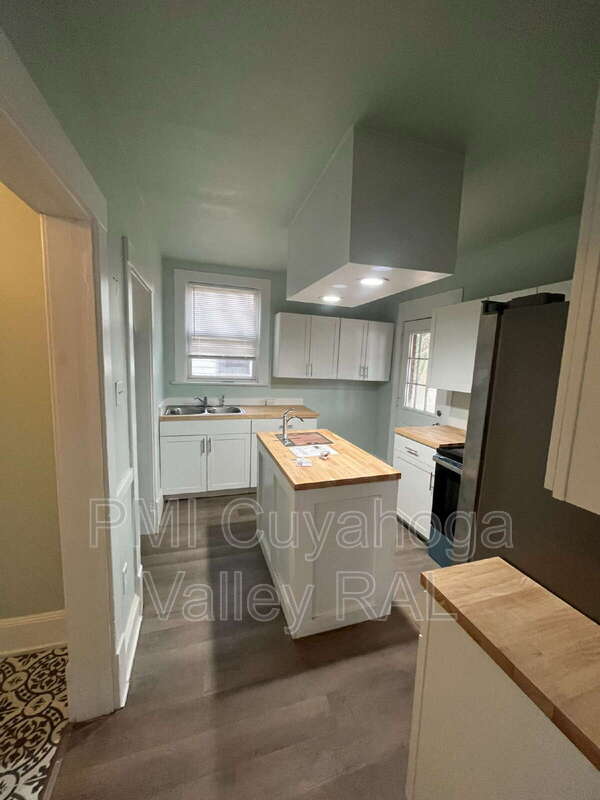 Building Photo - 555 Brittain Rd