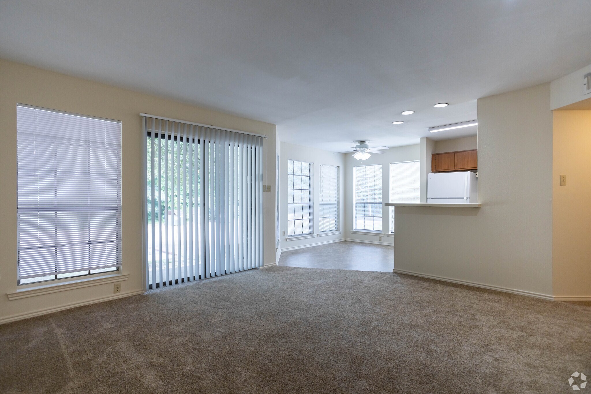 1 BR, 1 BA - 698 SF - Banita Creek Apartments