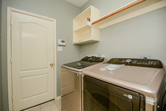 Building Photo - 24914 Oconee Dr