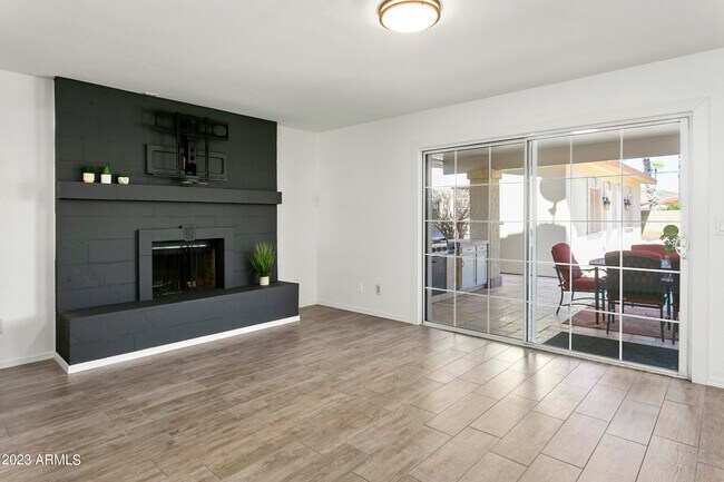 Building Photo - 1806 E Redfield Rd
