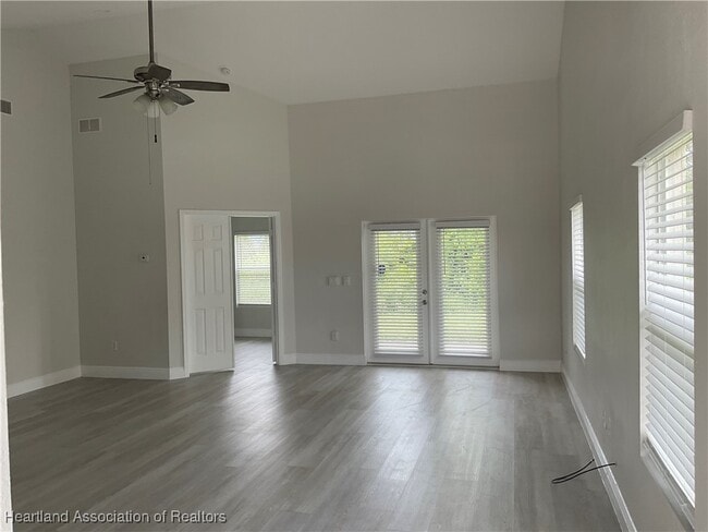 Building Photo - 3714 Peugeot St