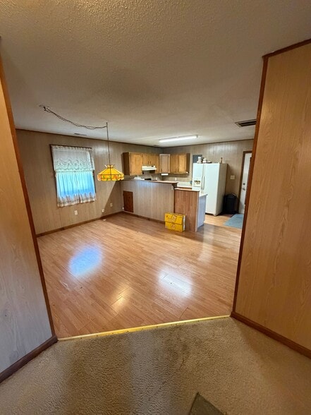 Building Photo - 211 E Aaron Square