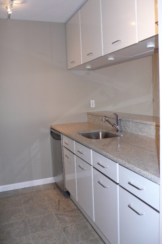 Building Photo - 4 Martine Ave